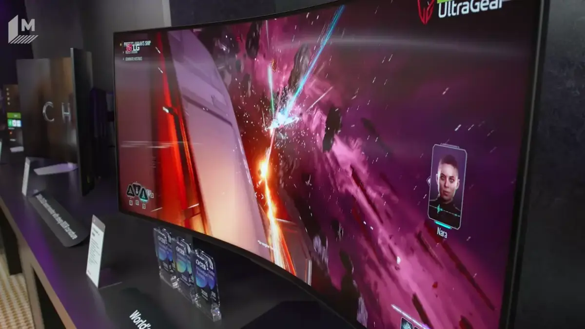 I bent LG's new 5K2K bendable gaming monitor at CES 2025