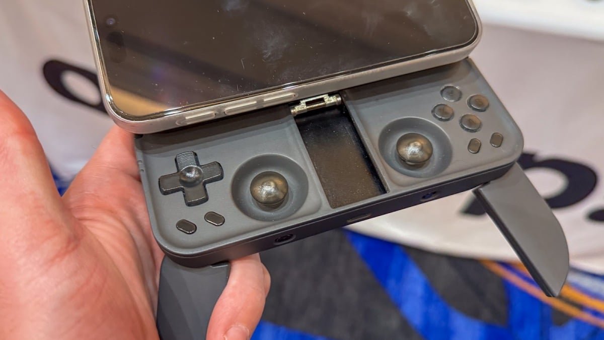 OhSnap MCON at CES 2025: An elite phone gaming accessory